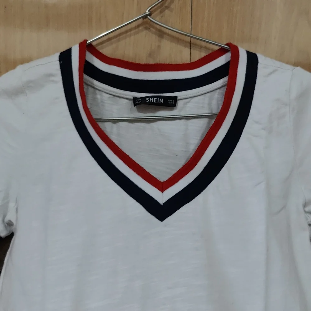 Shein tshirt - Picture 2 of 4